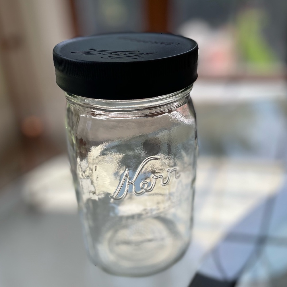 Mason jar with lid